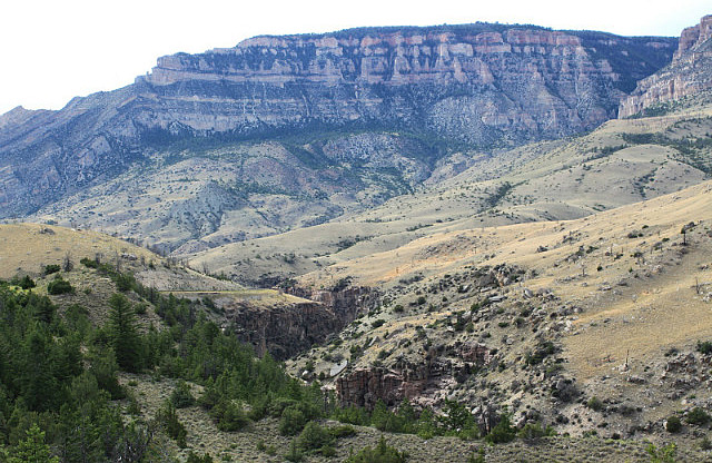 Route dans le canyon de Big Horn Mountains