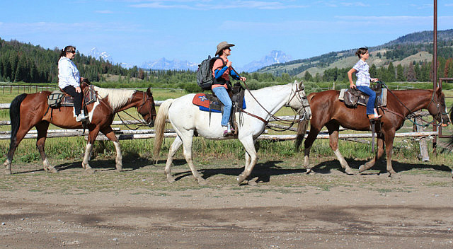 La randonnée de 9h quitte le ranch