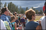 Quelques observateurs au Old Faithful Geyser