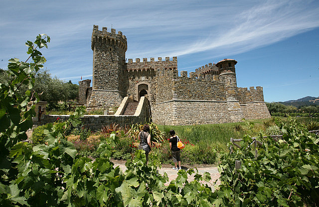 Mylène et Ève qui contemple le château