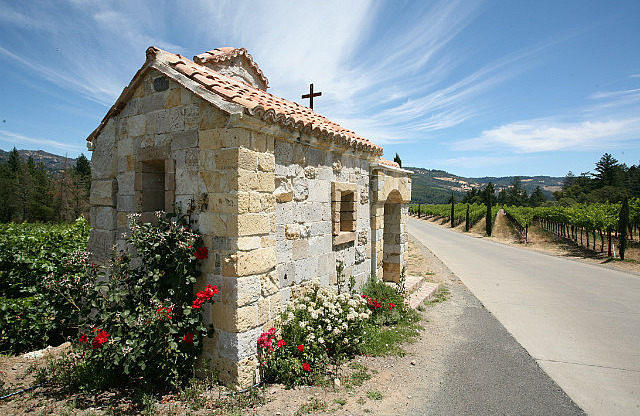 Petite chapelle à l'entrée du vignoble