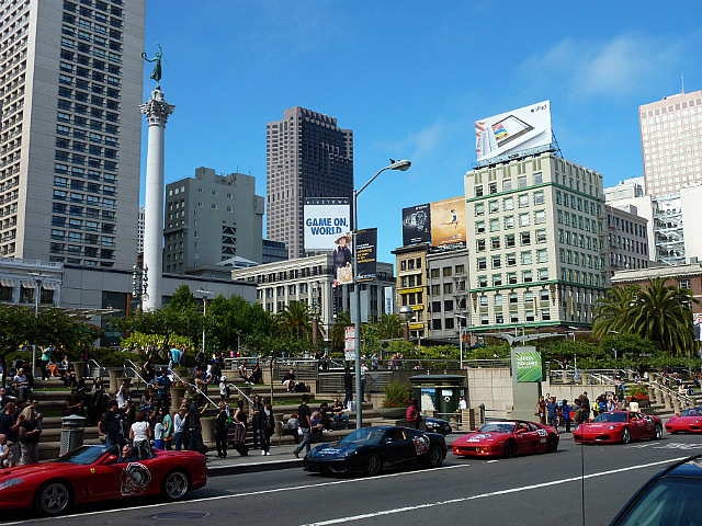 Ferrari défilant au Union Square