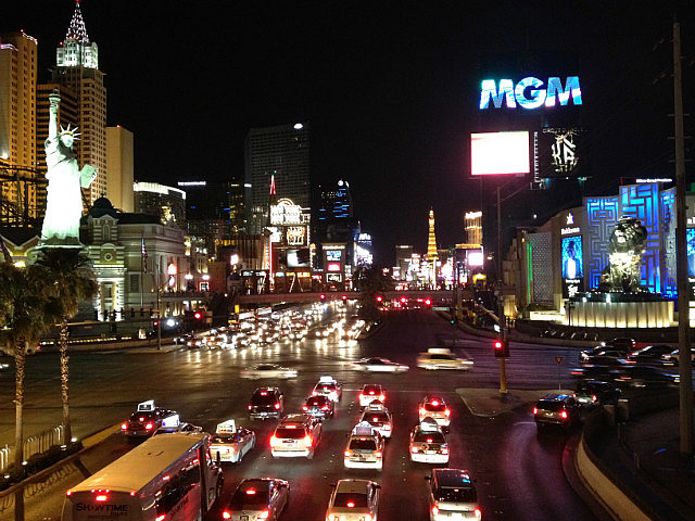 La strip vue de la passerelle Tropicana-Excalibur