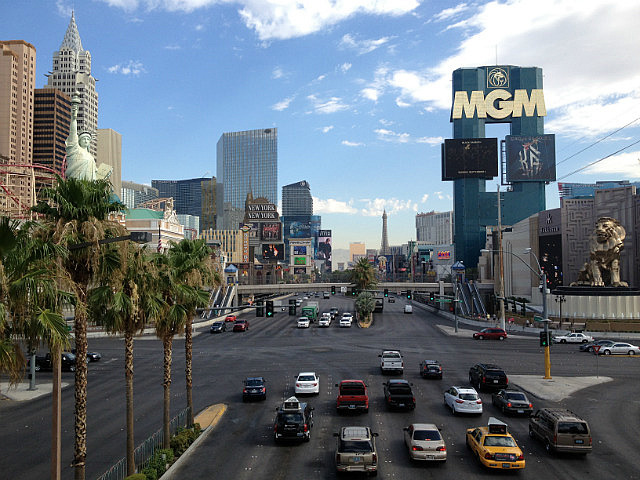 La strip vue de la passerelle Tropicana-Excalibur