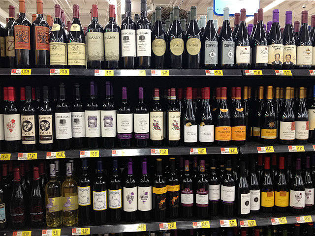 Section des vins au Walmart