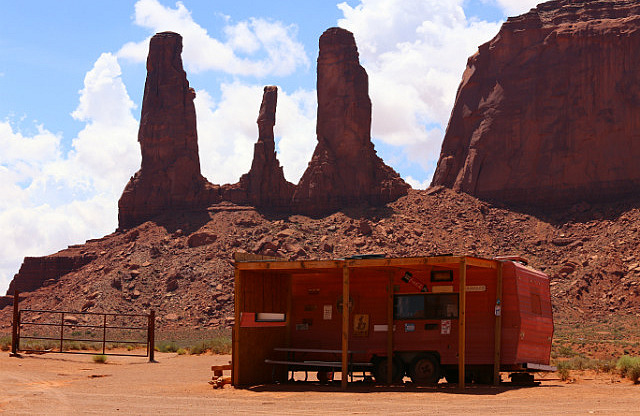 Tree sisters et un stand Navajo