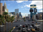 La strip vue de la passerelle Tropicana-Excalibur