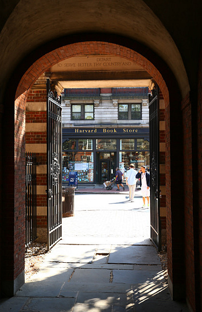 Allée entre le campus de Harvard et Massachusetts 