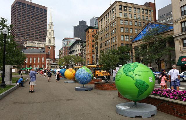 Exposition en bordure de la Tremont Street