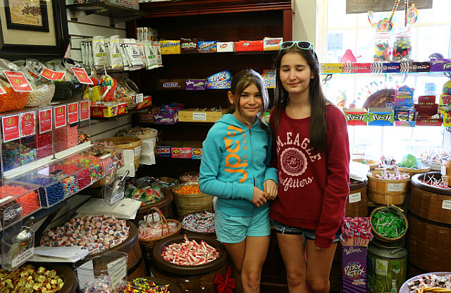 Alice et Sandrine au royaume des friandises