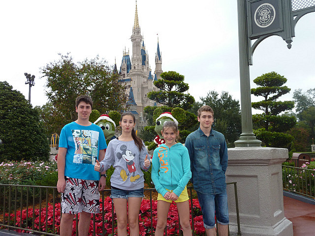 Tous les enfants réunis à Walt Disney!