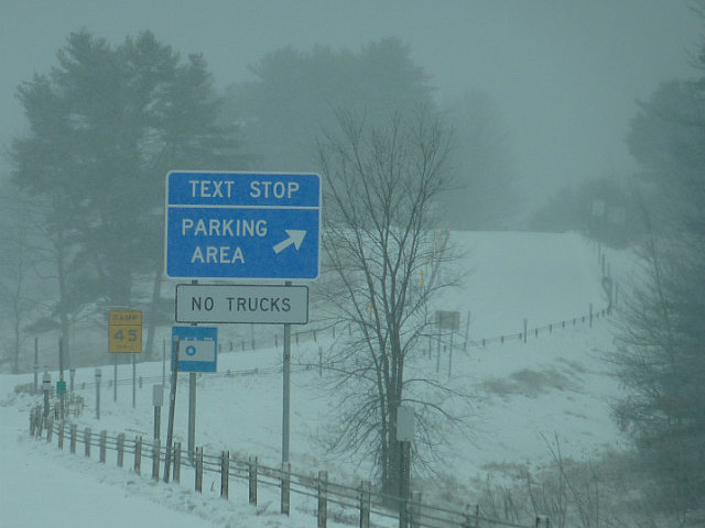 Text Stop! Vaut mieux s'arrêter pour texter...