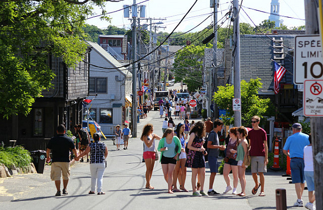 Foule bigarrée sur Bearskin Neck