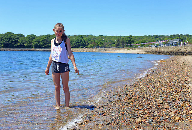 Sandrine sur la grève de Gloucester