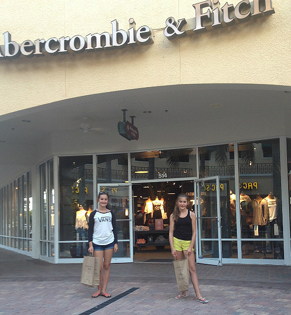 Magasinage aux Miromar outlets