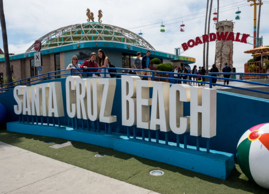 À l'entrée du Boardwalk de Santa Cruz